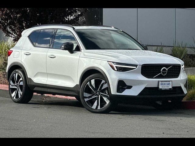 2023 Volvo XC40 Ultimate Dark Theme