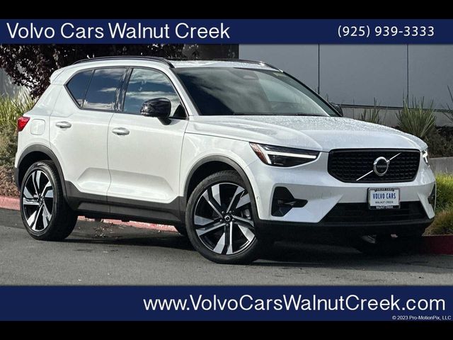 2023 Volvo XC40 Ultimate Dark Theme