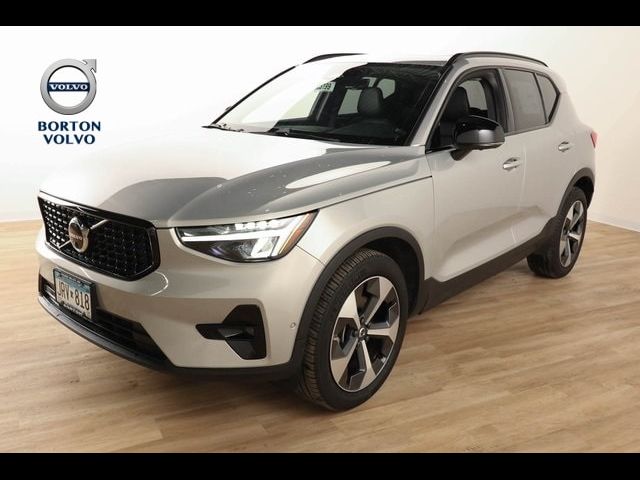 2023 Volvo XC40 Ultimate Dark Theme