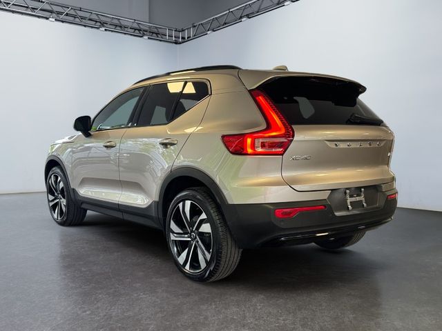 2023 Volvo XC40 Ultimate Dark Theme