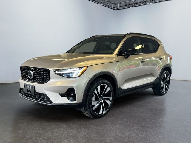 2023 Volvo XC40 Ultimate Dark Theme