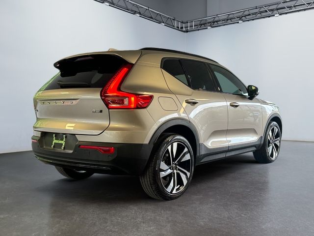 2023 Volvo XC40 Ultimate Dark Theme