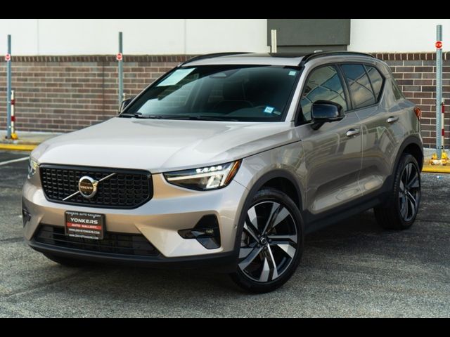 2023 Volvo XC40 Ultimate Dark Theme