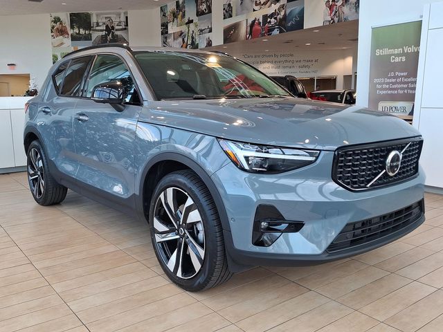 2023 Volvo XC40 Ultimate Dark Theme