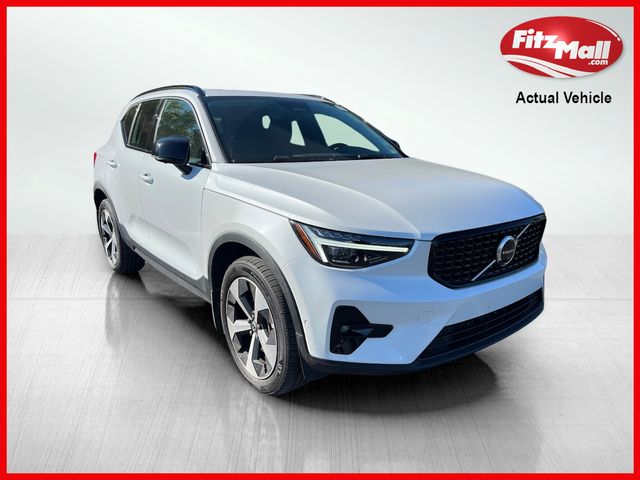 2023 Volvo XC40 Ultimate Dark Theme