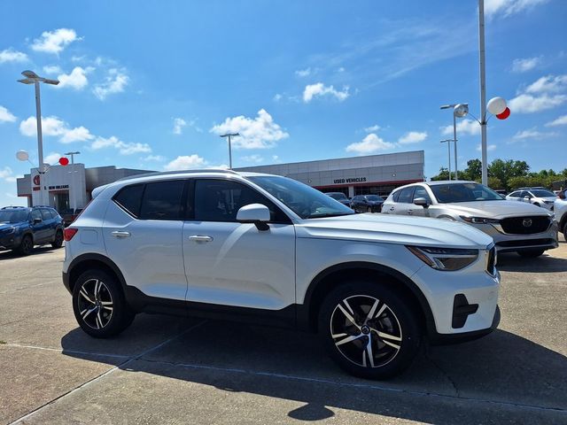 2023 Volvo XC40 Core