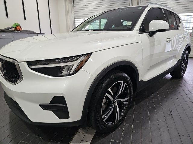 2023 Volvo XC40 Core