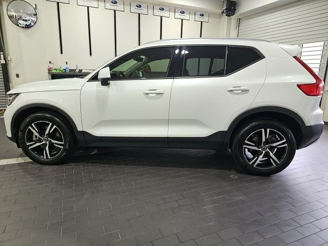 2023 Volvo XC40 Core