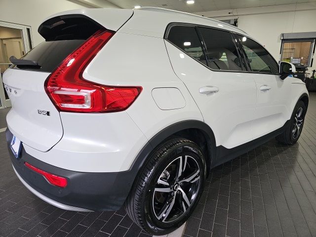 2023 Volvo XC40 Core