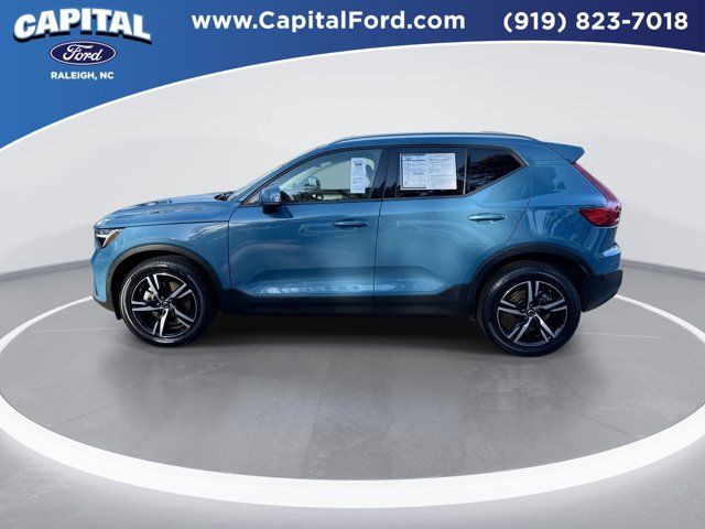 2023 Volvo XC40 Core