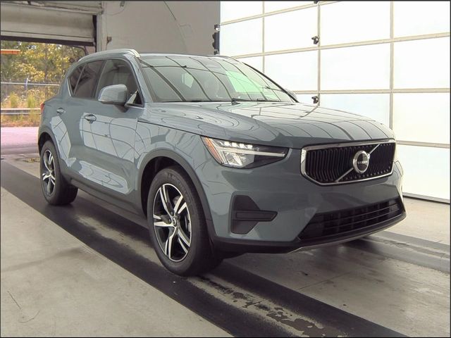 2023 Volvo XC40 Core