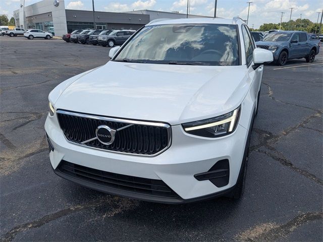 2023 Volvo XC40 Core