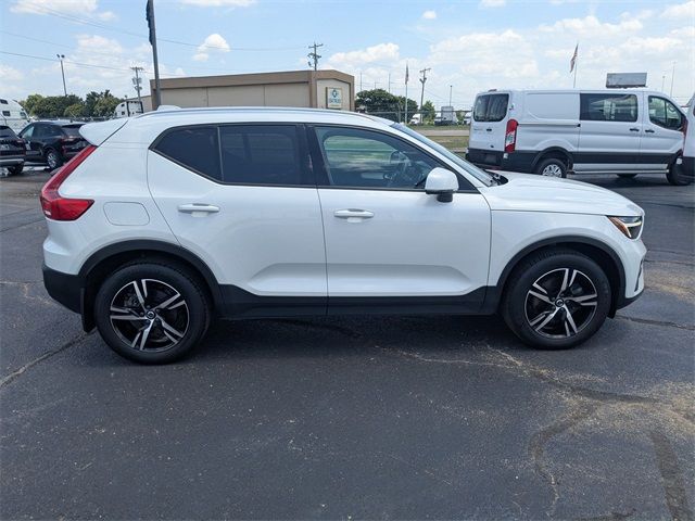 2023 Volvo XC40 Core