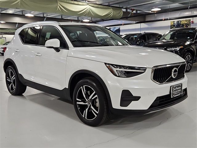 2023 Volvo XC40 Core