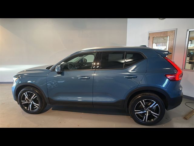 2023 Volvo XC40 Core