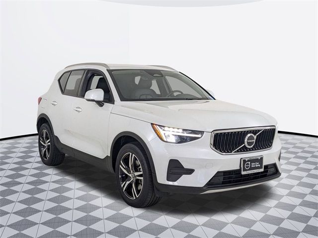 2023 Volvo XC40 Core