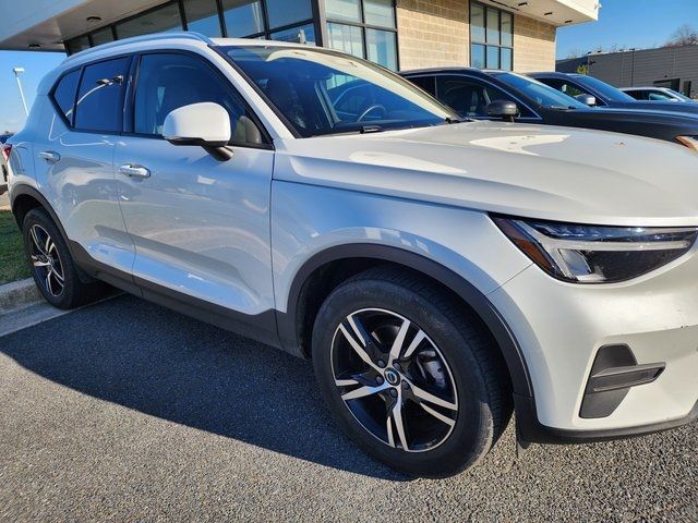 2023 Volvo XC40 Core