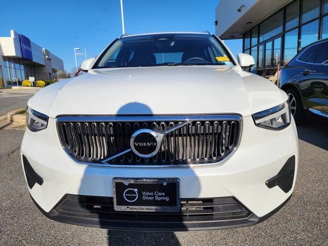 2023 Volvo XC40 Core