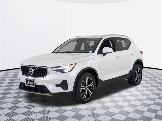 2023 Volvo XC40 Core