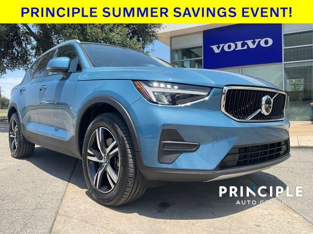 2023 Volvo XC40 Core
