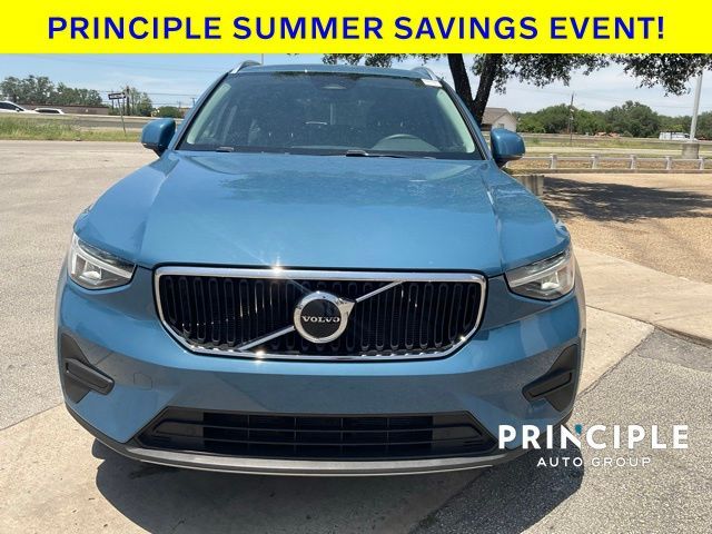 2023 Volvo XC40 Core