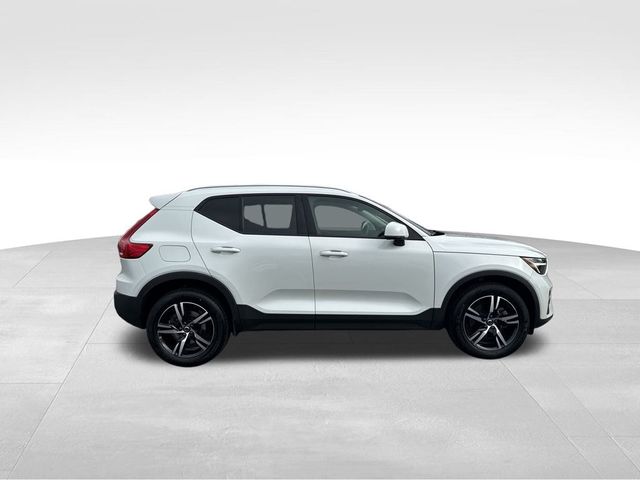 2023 Volvo XC40 Core