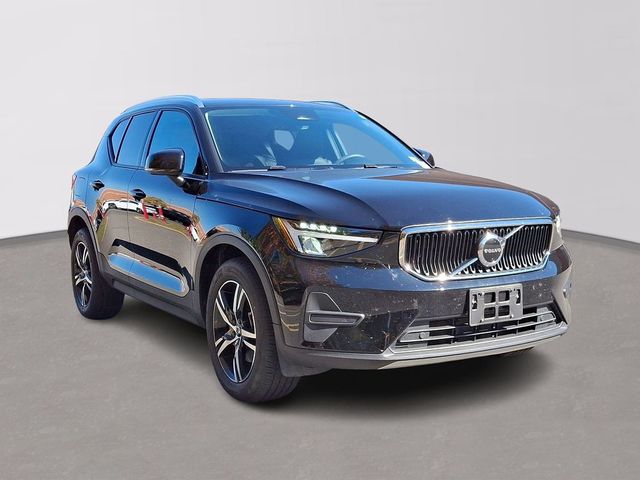 2023 Volvo XC40 Core