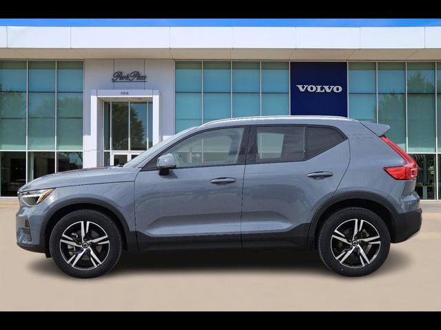 2023 Volvo XC40 Core