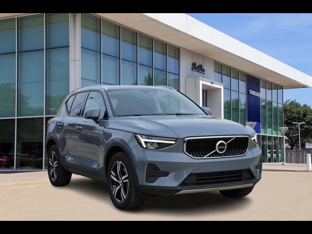 2023 Volvo XC40 Core