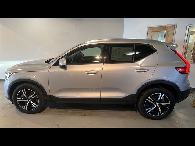 2023 Volvo XC40 Core