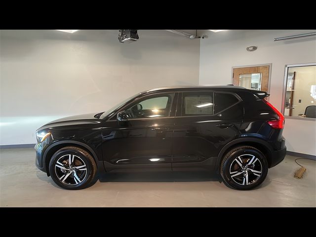 2023 Volvo XC40 Core