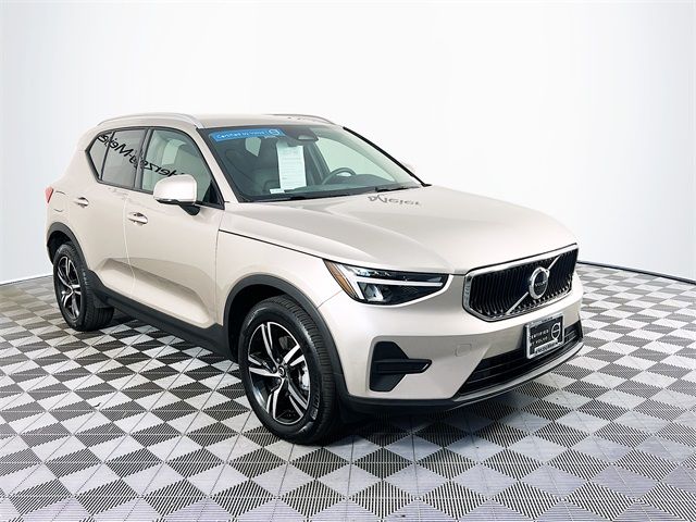 2023 Volvo XC40 Core