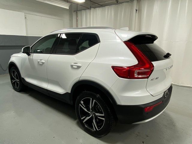 2023 Volvo XC40 Core