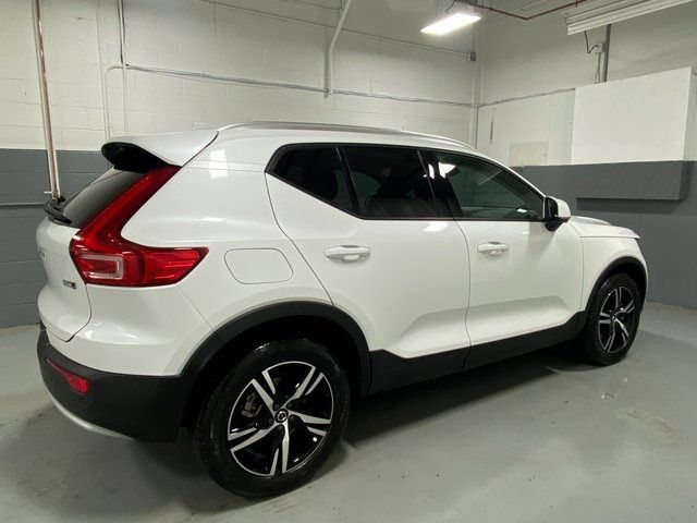 2023 Volvo XC40 Core