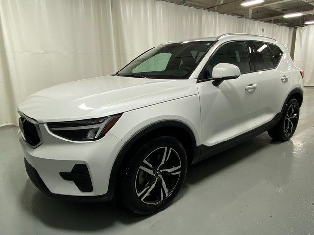 2023 Volvo XC40 Core