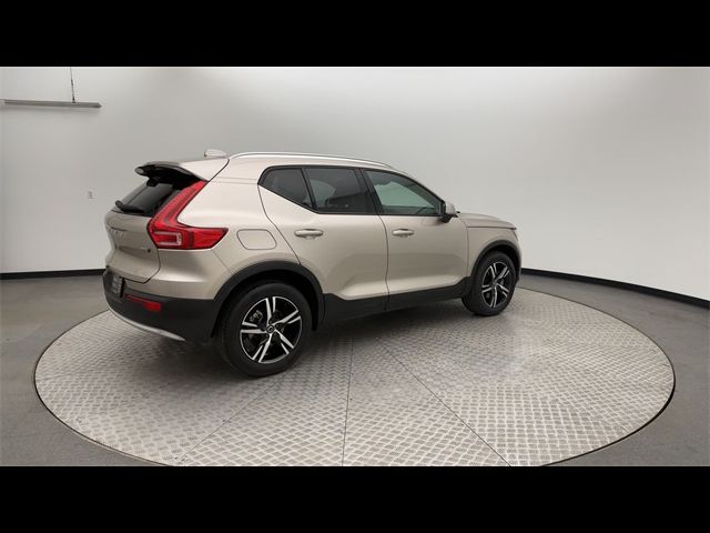 2023 Volvo XC40 Core