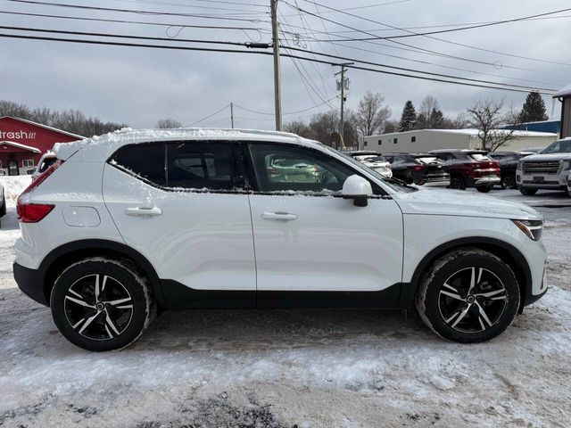 2023 Volvo XC40 Core