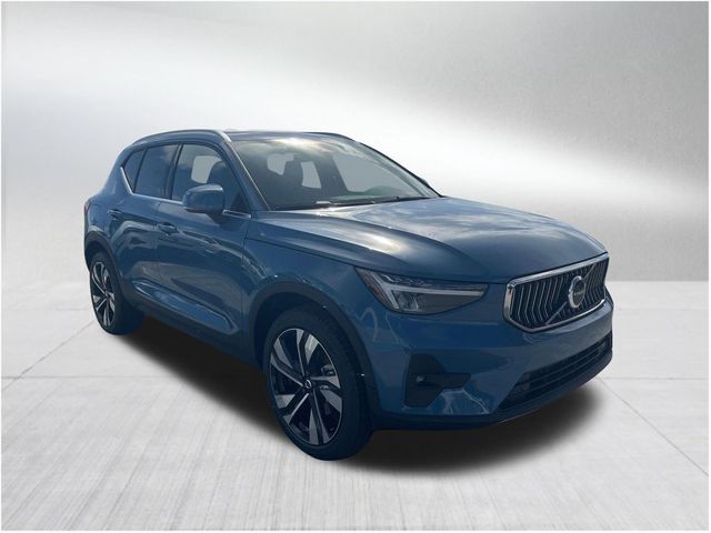 2023 Volvo XC40 Plus Bright Theme