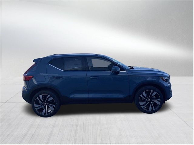 2023 Volvo XC40 Plus Bright Theme