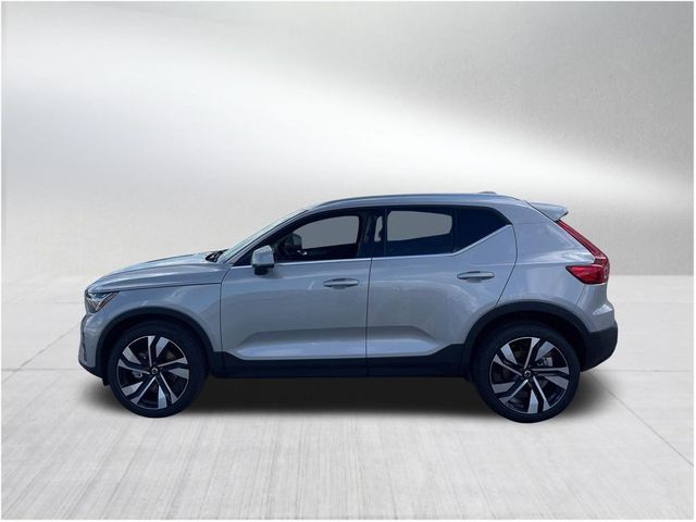 2023 Volvo XC40 Plus Bright Theme