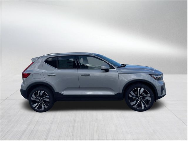 2023 Volvo XC40 Plus Bright Theme