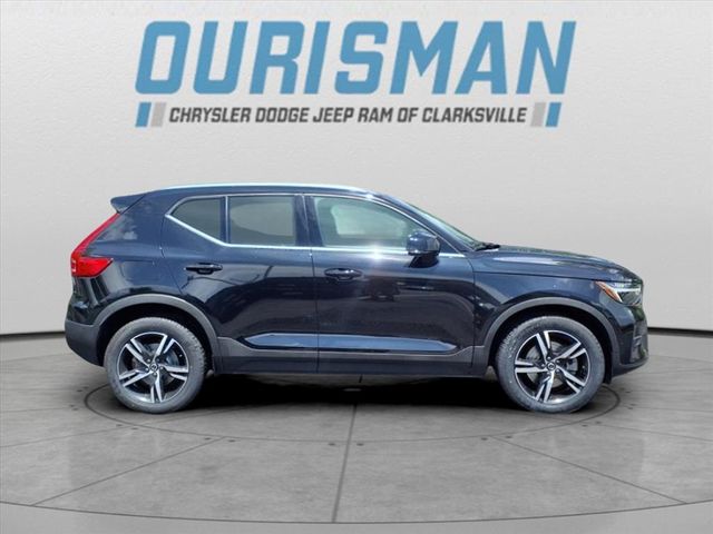 2023 Volvo XC40 Plus Bright Theme