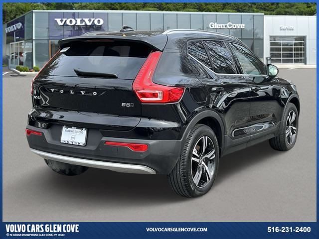 2023 Volvo XC40 Plus Bright Theme