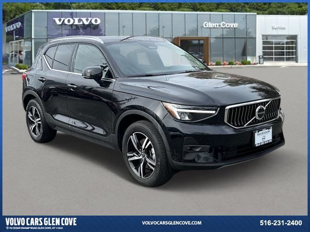 2023 Volvo XC40 Plus Bright Theme