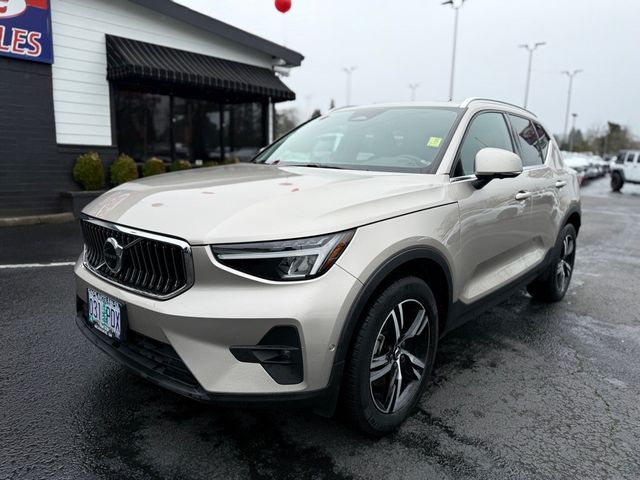 2023 Volvo XC40 Plus Bright Theme