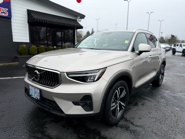 2023 Volvo XC40 Plus Bright Theme