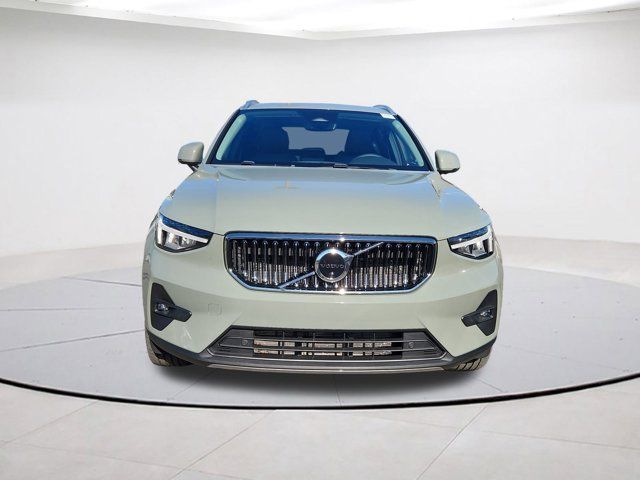 2023 Volvo XC40 Plus Bright Theme