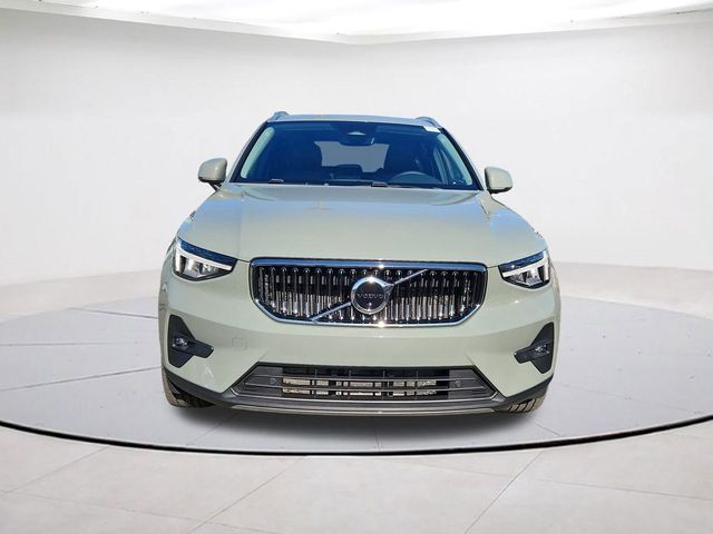 2023 Volvo XC40 Plus Bright Theme