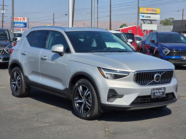 2023 Volvo XC40 Plus Bright Theme