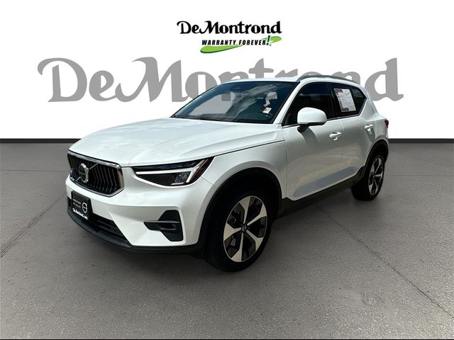 2023 Volvo XC40 Plus Bright Theme